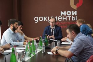 #Этап реализации проекта «Стоп-бумага» в регионе обсудили сегодня представители МФЦ Дагестана и Росреестра РД.1