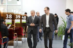 #Заместитель Председателя Правительства Республики Дагестан Ризван Газимагомедов посетил МФЦ.4