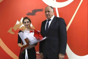 #Председатель Правительства РД Абдулмуслим Абдулмуслимов посетил МФЦ Дагестана.2